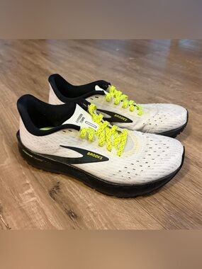 Brooks Hyperion Tempo Running Shoes with Neon Yellow Accents